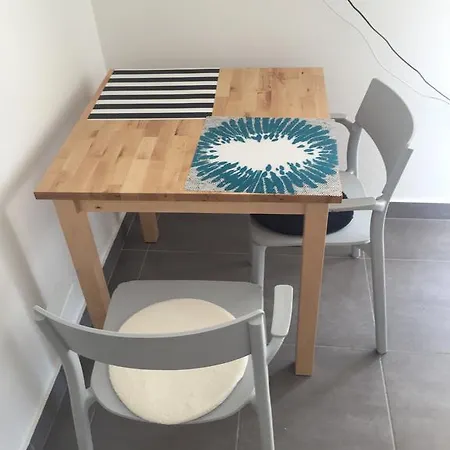Issa Apartment Split